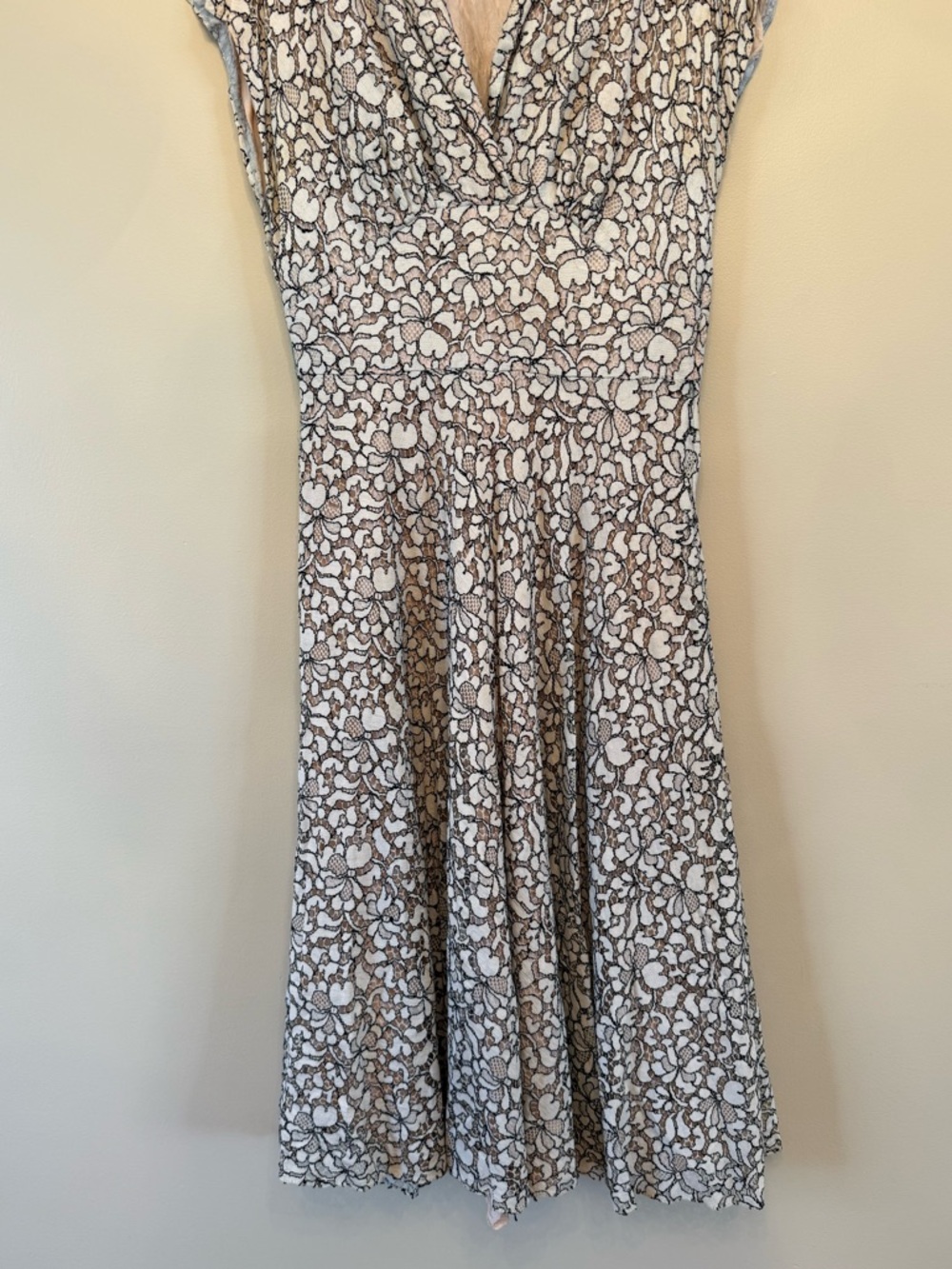 Vintage 1960’s Black and White Floral Embroidered Dress - Picture 3 of 8